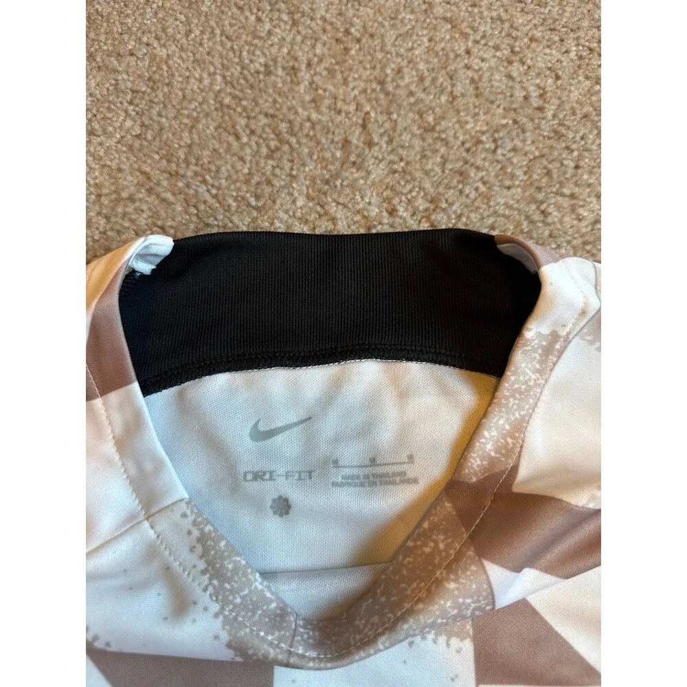 Tottenham Hotspurs NWT Nike Men’s Dri-Fit Pre-Match Jersey Size Medium